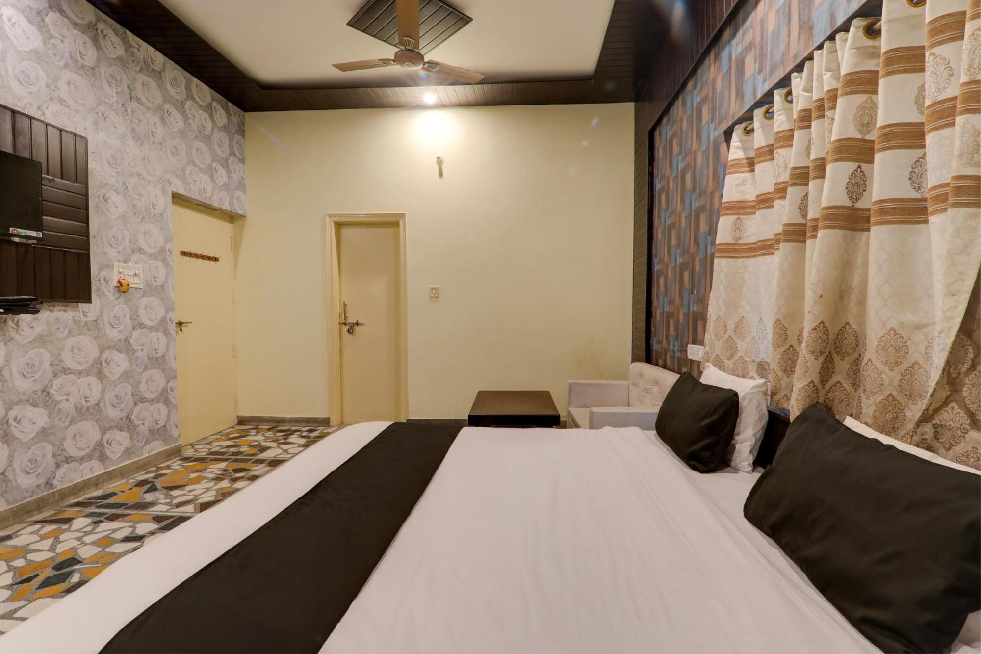 Hotel O Flagship Adbhut Moment Hotel Varanasi Exterior photo
