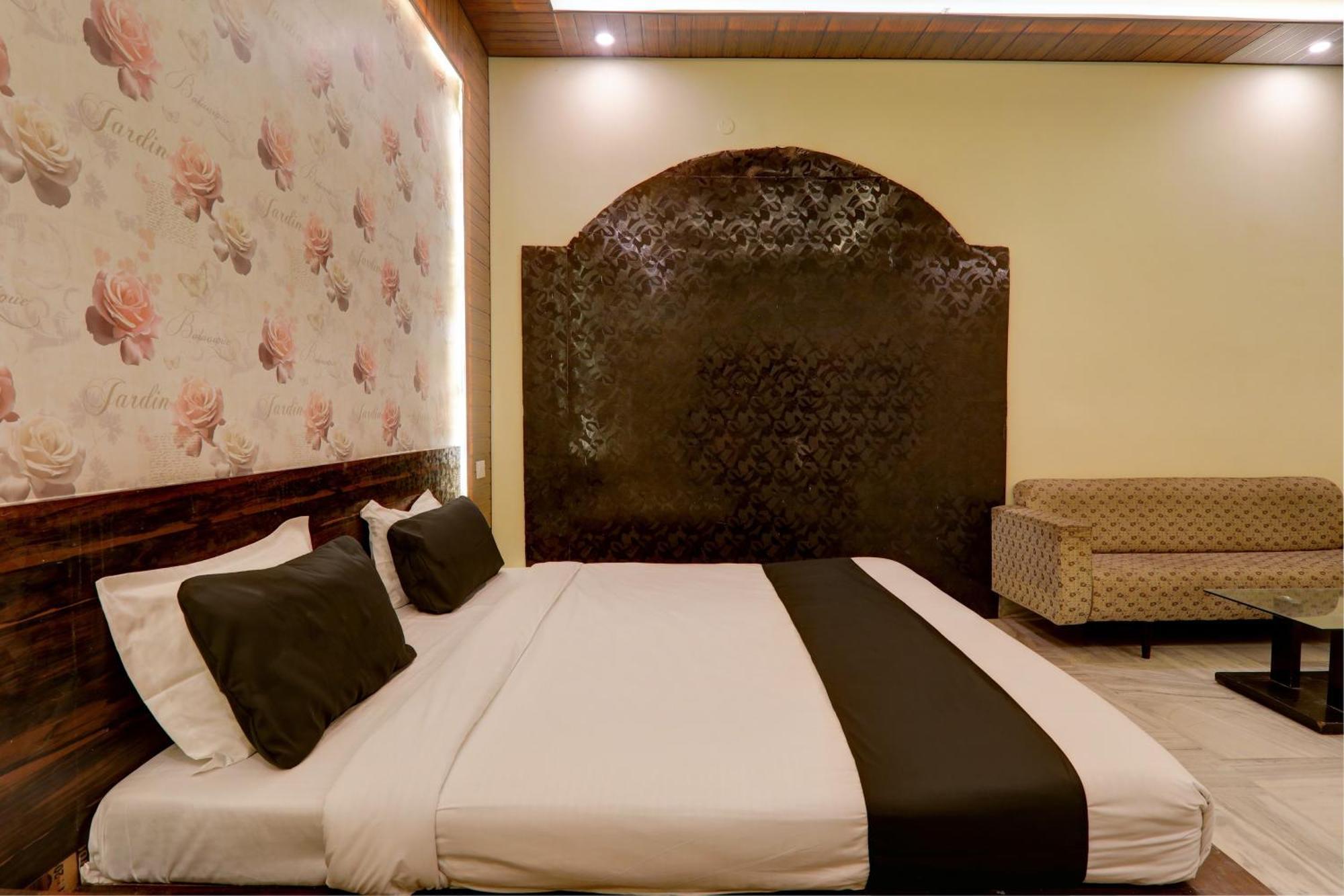 Hotel O Flagship Adbhut Moment Hotel Varanasi Exterior photo