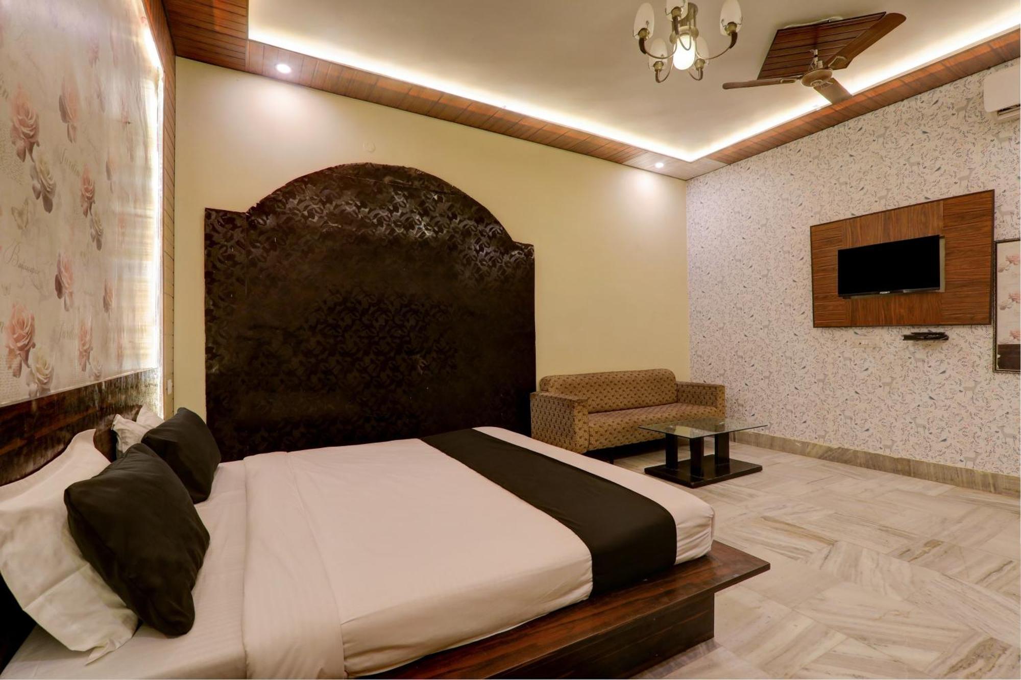 Hotel O Flagship Adbhut Moment Hotel Varanasi Exterior photo
